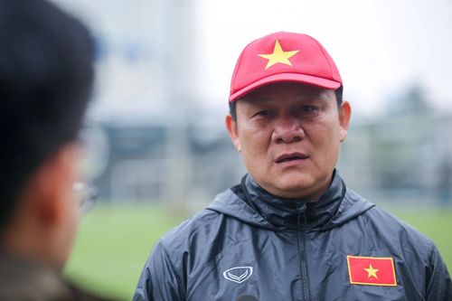  Tương tự như HLV Đinh Hồng Vinh, ông Nguyễn Quốc Tuấn từng có quãng thời gian dài dẫn dắt các đội trẻ tuyển Việt Nam nhưng không có thành tích nổi bật. Chiến lược gia sinh năm 1974 hiện là Trưởng ban Đào tạo trẻ của Học viện CLB Đồng Nai. Ảnh: Thế Anh.
