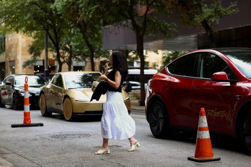 Robotaxi không vô lăng Tesla Cybercab đã chính thức vận hành thương mại ở Austin (Texas). Ảnh: Tesla. 