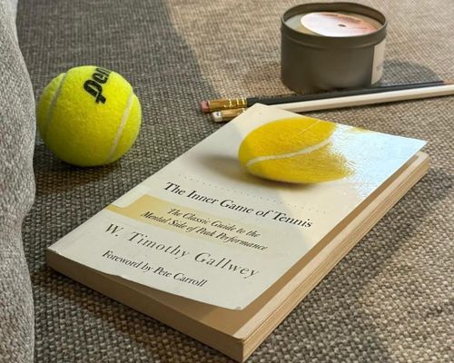  Những ý tưởng trong The Inner Game of Tennis giúp Wang Xinyu đối chiếu với chính những áp lực và suy nghĩ mình gặp khi thi đấu. Ảnh: Red Note.