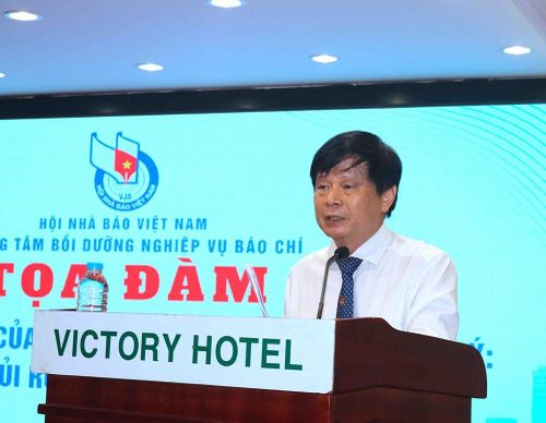 Phó Chủ tịch Hội Nhà báo Việt Nam Trần Trọng Dũng phát biểu khai mạc Tọa đàm