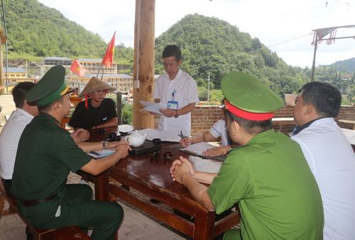 Lực lượng chức năng xã Lũng Cú đã phát hiện, xử lý nghiêm các trường hợp thi công công trình không đúng nội dung giấy phép xây dựng được cấp