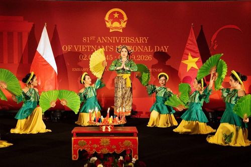 Các nghệ sĩ Nhà hát Sân khấu truyền thống Hải Phòng đã biểu diễn một chương trình nghệ thuật vô cùng ấntượng