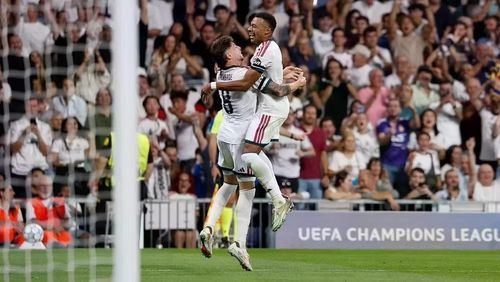 Kylian Mbappe ăn mừng bàn thắng cùng đồng đội. (Ảnh: Real Madrid)