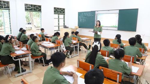 Trong một giờ học của cô và trò nhà trường. (Ảnh: Công Lý)