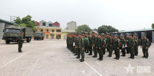  Kiểm tra thực hành chuyển trạng thái sẵn sàng chiến đấu.