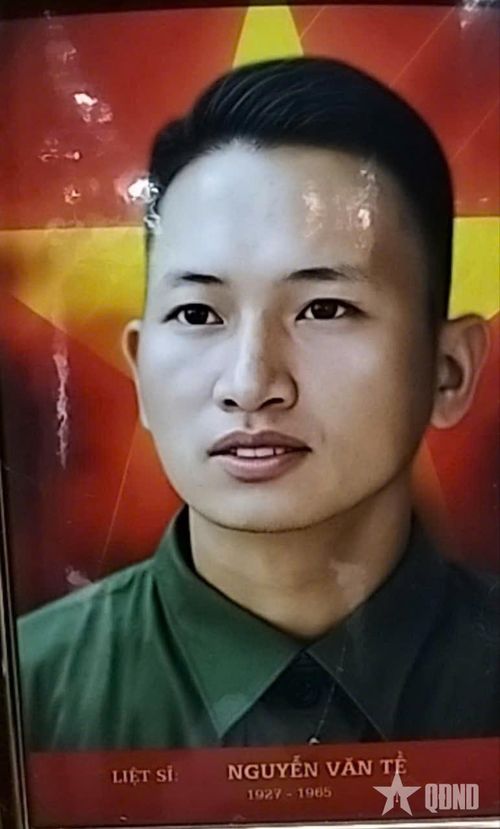 Di ảnh liệt sĩ Nguyễn Văn Tề, chồng của Bà mẹ Việt Nam Anh hùng Nguyễn Thị Phước. Ảnh đã qua phục chế