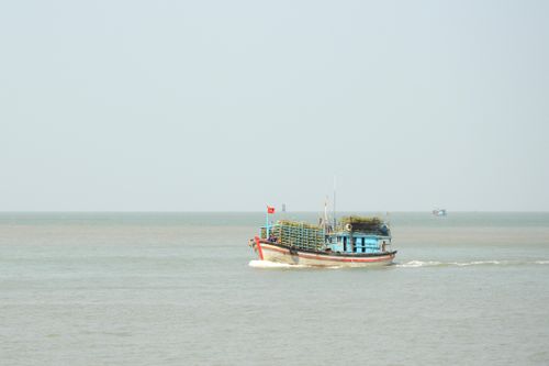 Tàu cá ngư dân TPHCM vươn khơi