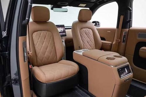 Với bộ pin NCM có dung lượng 76 kWh, xe đạt phạm vi hoạt động thuần điện 464 km theo chuẩn CLTC. Tổng phạm vi hoạt động của xe đạt 1.705 km. Xe hỗ trợ sạc nhanh DC, cho phép chạy thêm 285 km sau 15 phút sạc, đồng thời duy trì mức tiêu thụ nhiên liệu 6,26 lít/100 km theo chuẩn WLTC khi pin cạn.