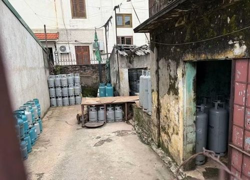 Cơ sở san chiết gas trái phép. Ảnh congan.hanoi.gov.vn
