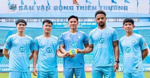 Sau vòng 1 V-League, dẫn đầu bảng xếp hạng là CLB Thép Xanh Nam Định với 3 điểm cùng hiệu số bàn thắng bại +4. Ảnh: Thép Xanh Nam Định.
