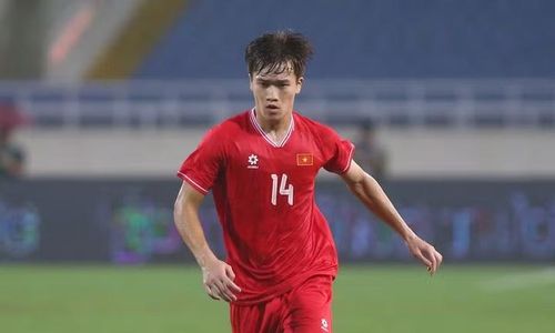 Màn trình diễn ấn tượng giúp Hoàng Đức trở thành đội trưởng và góp công đưa Ninh Bình vô địch Hạng Nhất 2024/25, giành quyền lên chơi tại V-League. Ảnh: VFF.
