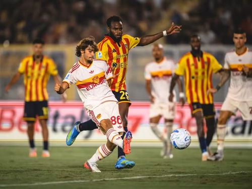  Chỉ cao 1,68 m nhưng tiền vệ 19 tuổi Rodrigo Mora có khả năng va chạm với những cầu thủ già dặn và to lớn hơn nhiều. 
