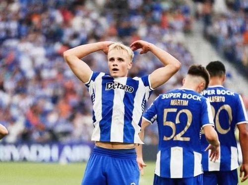  Victor Froholdt đã đá chính 32 trận cho Porto mùa trước, ghi 6 bàn và có 6 kiến tạo. 
