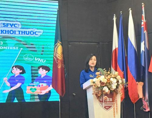 Chị Hứa Thanh Hoa - Bí thư Đoàn Thanh niên ĐHQG Hà Nội, Giám đốc dự án Xây dựng môi trường sống lành mạnh và không khói thuốc lá tại ĐHQG Hà Nội chia sẻ tại chương trình.