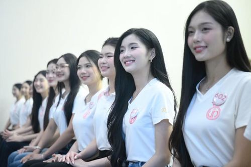 Sau buổi học, nhiều thí sinh cho biết họ nhận ra phong thái không chỉ được thể hiện trên sân khấu mà còn bắt đầu từ những thói quen rất nhỏ trong đời sống hằng ngày. Cách đứng, ngồi, giao tiếp hay đơn giản là cách cầm ly nước đều cần sự chủ động và ý thức về hình ảnh của bản thân.