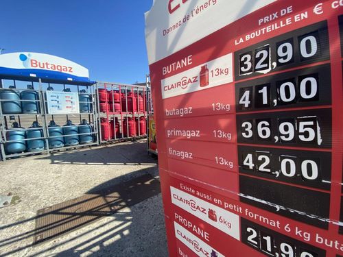 Kể từ năm 2021, giá khí đốt tính trên mỗi kWh mà các hộ gia đình Pháp phải trả đã hơn gấp đôi, trong khi giá điện chỉ tăng khoảng 34%. (Ảnh: AFP)