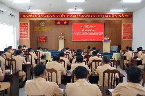 Cán bộ, chiến sĩ được bồi dưỡng về văn hóa ứng xử, điều lệnh Công an nhân dân, kỹ năng xử lý các tình huống, vụ việc phát sinh trong quá trình thực hiện nhiệm vụ.