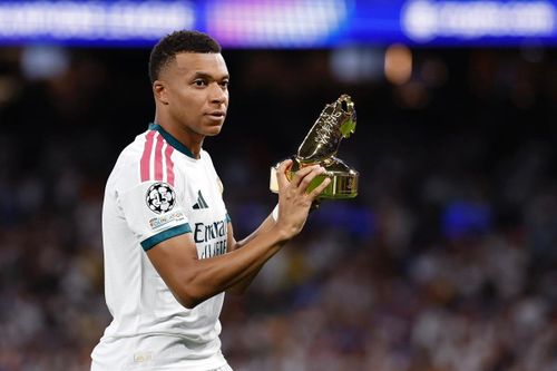 Mbappe nhận danh hiệu Vua phá lưới Champions League 2026/27, trước trận Real Madrid 2-1 Inter. Ảnh: X K.M