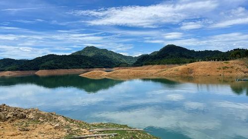  TP Huế yêu cầu các đơn vị quản lý, vận hành hồ đập khẩn trương xây dựng phương án điều tiết nước, chủ động giảm lũ, bảo đảm an toàn cho người dân vùng hạ du.