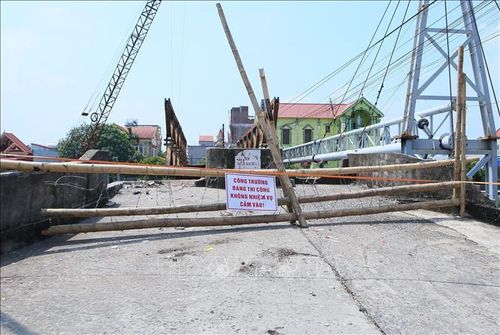 Khu vực thi công được rào chắn cẩn thận để bảo đảm an toàn.