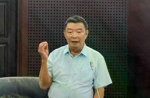 Ông Ngô Đức Trung, Giám đốc Công ty CP Cấp thoát nước Quảng Nam phát biểu tại cuộc họp. Ảnh XM.