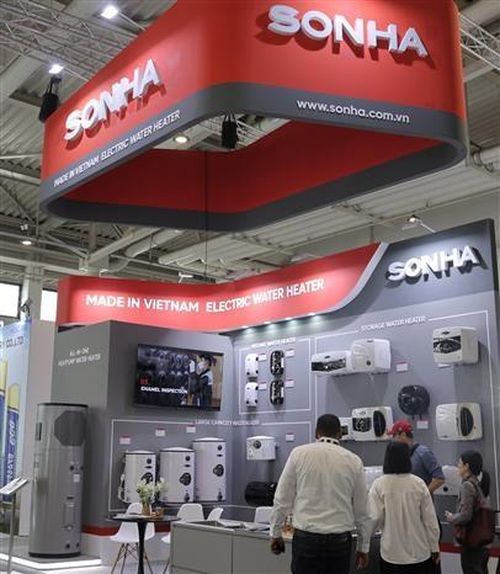 Gian trưng bày sản phẩm của Công ty CP Quốc tế Sơn Hà tại IFA 2026. Ảnh: Thu Hằng - PV TTXVN tại Đức