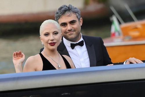 Trước đó, Lady Gaga từng thừa nhận cô và Michael Polansky đã nhiều lần nghĩ đến chuyện tranh thủ những khoảng nghỉ ngắn để kết hôn. 