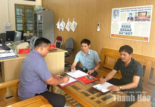 Một cuộc họp giao ban của Ủy ban Kiểm tra Đảng ủy xã Sơn Thủy.