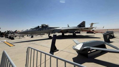 Tiêm kích Su-57 được trưng bày tại Triển lãm hàng không El Alamein ở Ai Cập cùng các loại vũ khí mới. Ảnh: UAC.
