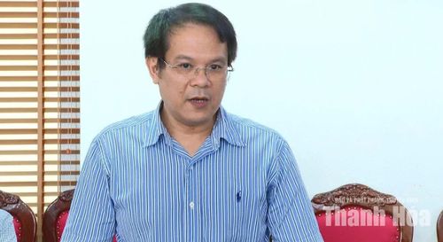 Phó Giám đốc Báo và Phát thanh, truyền hình Thanh Hóa Nguyễn Huy Long phát biểu tại cuộc họp.