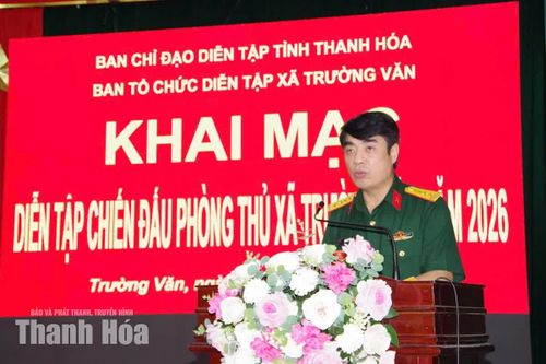 Đại tá Đinh Bạt Văn, Ủy viên Ban Thường vụ Tỉnh uỷ, Chỉ huy trưởng Bộ Chỉ huy Quân sự tỉnh, Phó Trưởng Ban Thường trực Ban Chỉ đạo diễn tập tỉnh phát biểu.