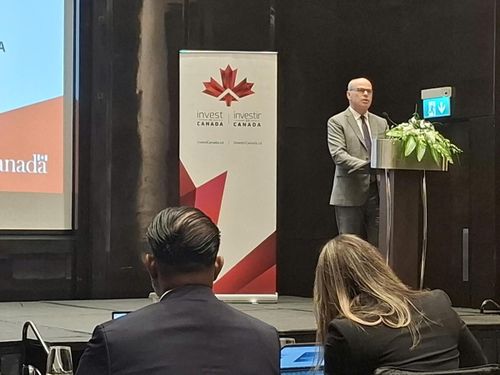 Đại sứ Canada tại Việt Nam Jim Nickel phát biểu tại hội thảo. Ảnh: Trọng Hoàng