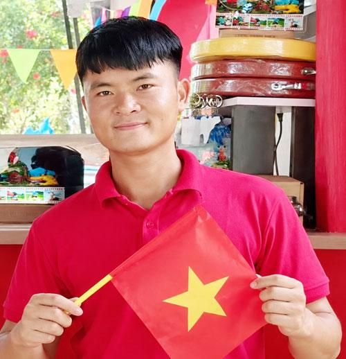Anh Bùi Văn Quân, chủ “Vườn hạnh phúc” tại xã Hợp Thịnh.