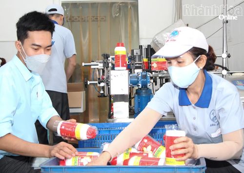 Hoạt động sản xuất tại Công ty TNHH Long Sinh (Khu Công nghiệp Suối Dầu, xã Cam Lâm). Ảnh: V.G