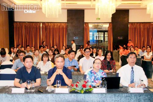 Các đại biểu tham dự hội nghị.