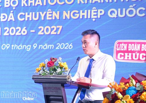 Ông Nguyễn Phương Tuấn - Giám đốc CLB Khatoco Khánh Hòa phát biểu tại lễ xuất quân.