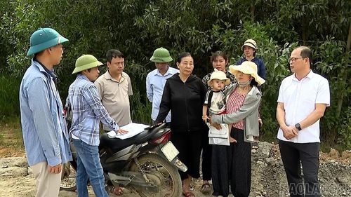 Người dân xã Đông Cuông đồng ý với chủ trương thu hồi đất để giải phóng mặt bằng phục vụ thi công nút giao IC15 và tuyến đường gom dân sinh thuộc Dự án mở rộng cao tốc Nội Bài - Lào Cai (đoạn Yên Bái - Lào Cai).