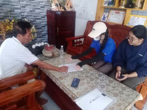 Người dân tại Phú Quý ký cam kết vệ sinh môi trường để phòng, chống SXH