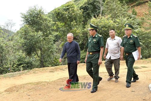 Đồn Biên phòng Nậm Lạnh thường xuyên xuống địa bàn, nắm bắt tâm tư, nguyện vọng của người dân.