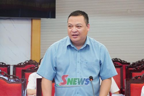 Lãnh đạo UBND phường Chiềng Sinh báo cáo tại cuộc làm việc.