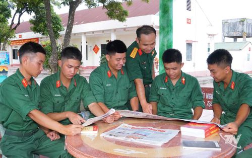Giờ đọc sách, báo tại Tiểu đoàn 1, Lữ đoàn Pháo binh 382.