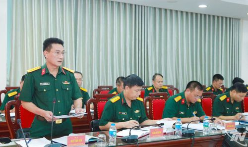 Đại tá Ngô Tuấn Anh báo cáo kết quả thực hiện nhiệm vụ của Bộ CHQS tỉnh Thái Nguyên.