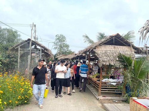 Hiện lãnh đạo phường Cao Lãnh gắn điểm du lịch nông thôn Chợ quê cù lao Tân Thuận Đông với du lịch xanh, có trách nhiệm và bền vững