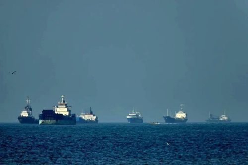 Tàu thuyền tại khu vực xung quanh Eo biển Hormuz. Ảnh: Thông tấn xã Iran (IRNA)