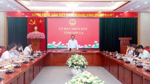 Đồng chí Phó Chủ tịch Thường trực UBND tỉnh Sơn La làm việc với Trung tâm xúc tiến Đầu tư, Thương mại và Du lịch tỉnh. Ảnh SNews