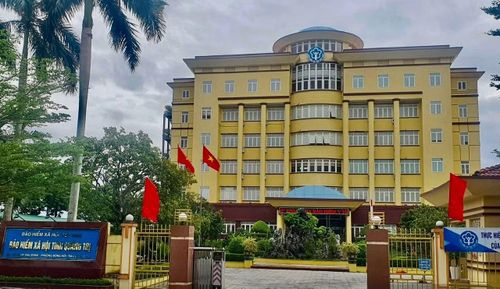 Thanh tra tỉnh Quảng Trị yêu cầu Bảo hiểm xã hội tỉnh cùng với Sở Y tế tập huấn, hướng dẫn các quy định mới về thanh toán chi phí khám, chữa bệnh bảo hiểm y tế cho các phòng khám đa khoa.