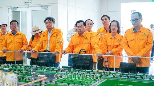 Đoàn công tác khảo sát tại Chi nhánh Khí Tây Nam Bộ.
