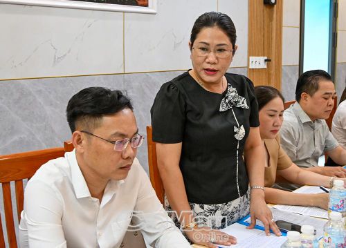 Phó Chủ tịch UBND phường Bạc Liêu Phạm Minh Phương kiến nghị tỉnh hỗ trợ địa phương trong việc triển khai nhanh các chủ trương, chính sách hỗ trợ doanh nghiệp, hợp tác xã, thúc đẩy kinh tế tư nhân trên địa bàn phường phát triển.