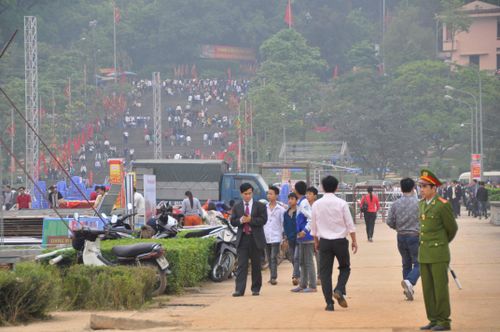 Sở, ban, ngành cùng UBND các xã, phường liên quan phối hợp triển khai đảm bảo an ninh trật tự, an toàn giao thông, vệ sinh môi trường, cảnh quan đô thị, bảo đảm Lễ kỷ niệm được diễn ra trang trọng, thành kính và ý nghĩa. Ảnh: N.Lộc