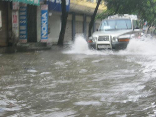 Tại khu vực Nguyễn Trãi, quận Thanh Xuân cũ là nơi thường xuyên xuất hiện tình trạng ngập úng khi xuất hiện mưa lớn.